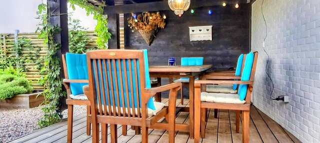 Quaint holiday home in Lamswaarde with garden