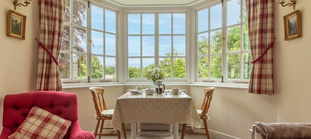 Quiet flat in pretty woods. Ideal for walkers & cycling. Near Henley-on-Thames.