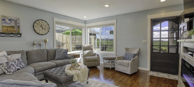 Quiet relaxing home - Air conditioned comfort, Tesla Level 2 charging on site