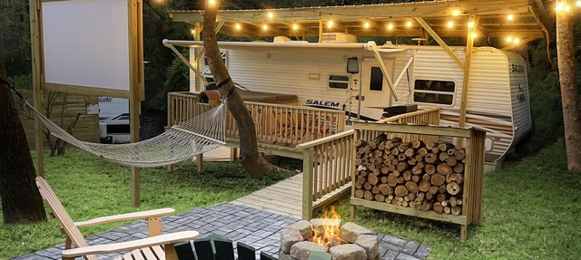 Ramblin Rose Mountain Camping with Theater, Hot-Tub, Fire-Pit & Hiking Trails
