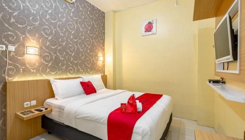 RedDoorz near Dino Park