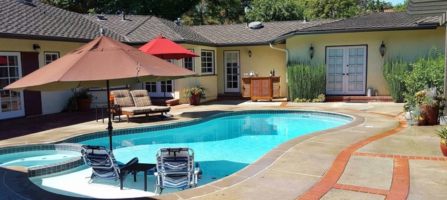 Entretener junto a la piscina en el Jardín Casa de La Altadena por Rose Bowl y Eaton Canyon