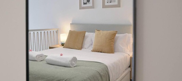 Roig Arena romantic suite N4 by Virkin Suites