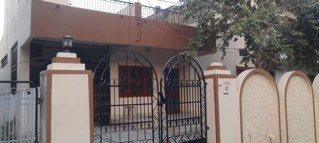 Villa de 3 BHK con comedor independiente, a 3 km del centro de la ciudad, a 1 km del parque de TI