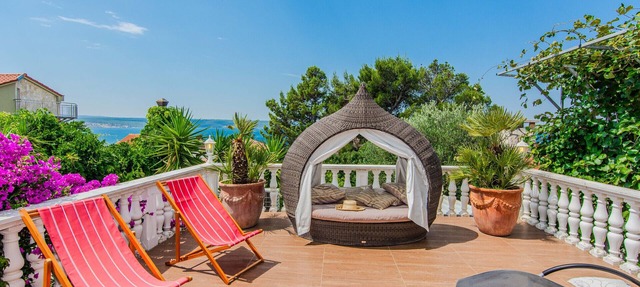 Rustical Villa Verde with large pool and a sea view