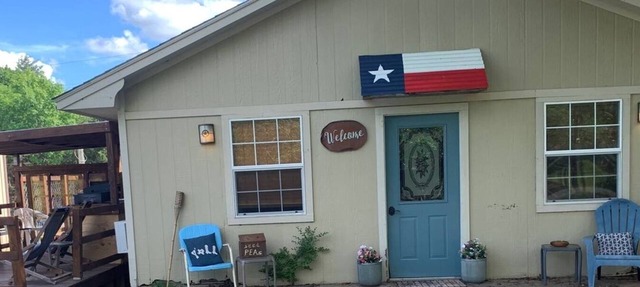 This bungalow is a 0 bedroom(s), 1 bathrooms, located in Pottsboro, TX.