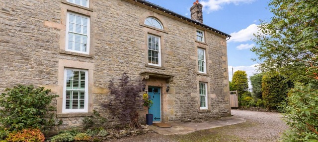 Calton Moor House is a beautiful four-bedroom detached holiday home in the heart of the Peak District, offering space, comfort and stunning gardens to relax in after a day of exploring the countryside.