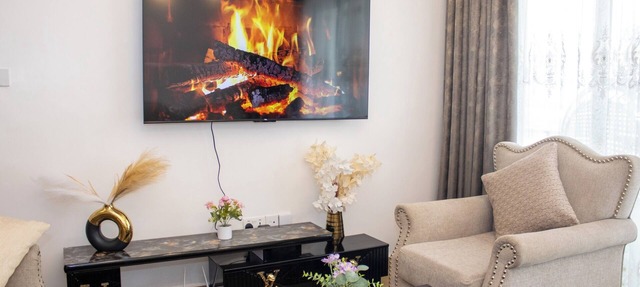 SKYLUXE 2BR All-Ensuite Near JKIA (Airport) & Shopping Mall, Cafés, Pool and Gym
