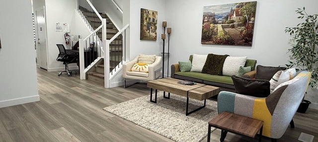 Slice of Heaven! 3BR Dup.Near Banff & Stampede;9 Min to Spruce Meadows:Sleeps 8