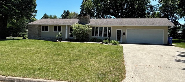 Spacious 3 Bedroom Home in a Quiet Neighborhood Near the University