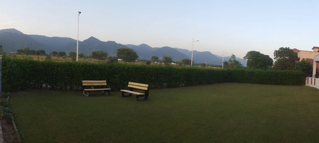 Spacious 9-bedroom villa with WiFi, AC in charming Islamabad one meting hall.