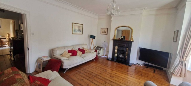 Spacious two bedroom garden flat close to West Ealing Elizabeth line station