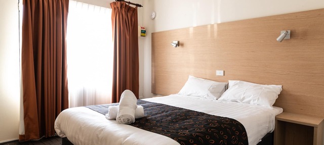 Sphinx Hotel Motel