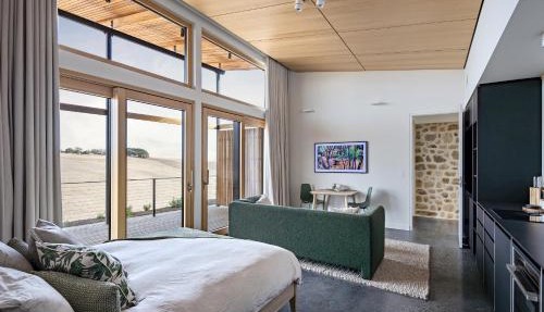 Studio on Forktree – Modern Coastal Retreat