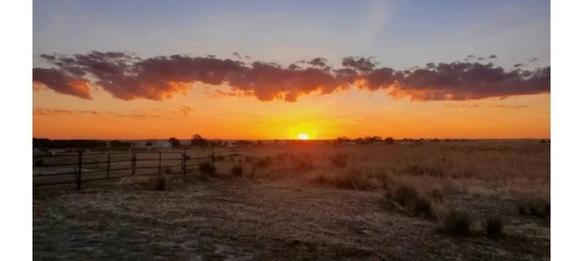 Sunshine Casita! A quiet country setting. Short drive to Palo Duro Canyon.