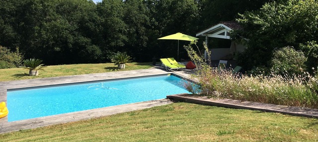Hermosa auténtica casa, piscina, amplio jardín, a 5 km del mar montagn