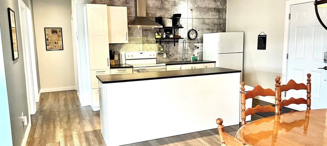 Acogedor y nuevo condominio en el corazón del pueblo de Sutton