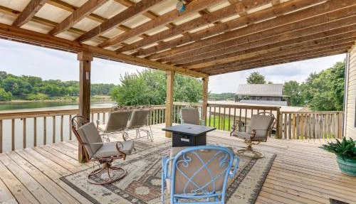 Tennessee River Retreat: Multi-Level Deck & Views