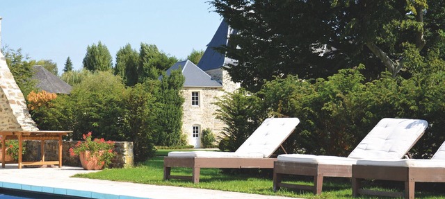 El Clos BRETTEVILLE, vive en el campo, cerca de un antiguo castillo.