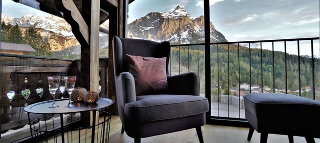 The Hof Chalet on the Zugspitze with mountain views, private garden, hot tub, sauna.