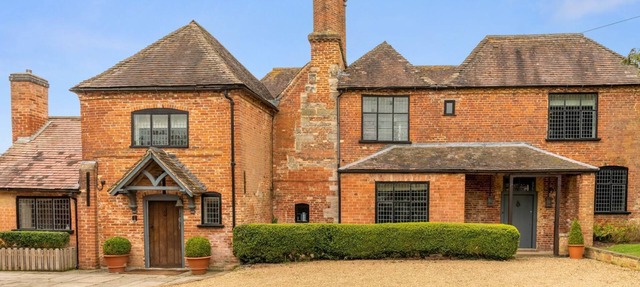 The Hunting Lodge at Ragley Estate - sleeps 16 guests in 7 bedrooms