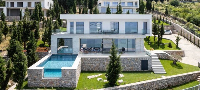 The Luxury Villa by PikHost