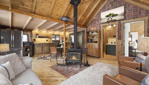 The Tyrolean Cabin. Panoramic Views. Hot Tub.