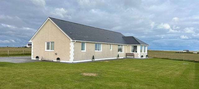 TRANQUIL SANDS - A Pet Friendly Bungalow, walking distance to a stunning Beach