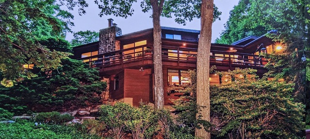 TREETOPS! A Reunion/Retreat/Event estate! JULY OPENINGS Seasonal POOL! Sleeps 12