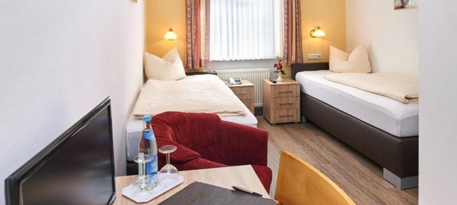Twin room (17 sqm) with two single beds