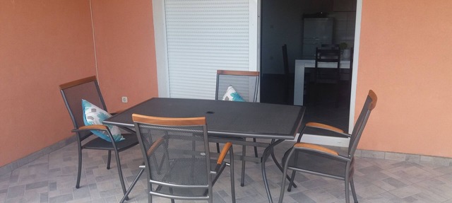 Apartamento para dos personas con terraza y vista al mar Maslenica (Novigrad) (A-6573-b)
