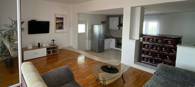 Apartamento para dos personas con terraza y vista al mar Maslenica, Novigrad (A-12636-a)