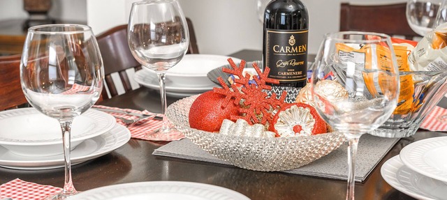 V@Home Stylish 5BR/2BA Retreat, Central Location, Groups & Families