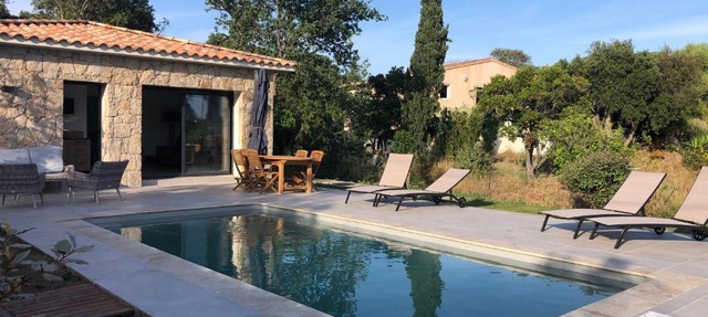 Villa Ucellu sur 600 m2 avec accès mer privilégié et piscine privée chauffée
