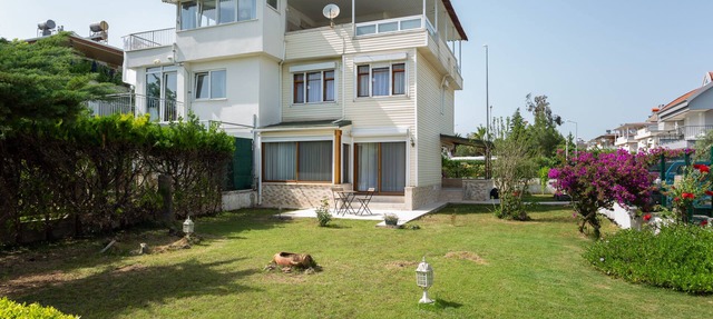 Villa Olinda - 4 Bed Villa with 200m2 garden!