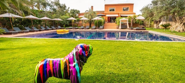 Villa peacock