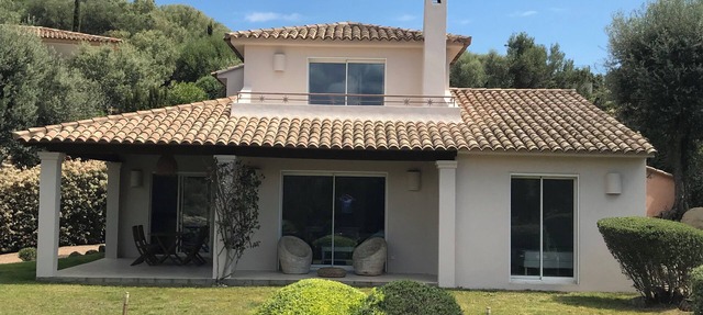 villa con encanto piscina climatizada 800 de una playa de arena.