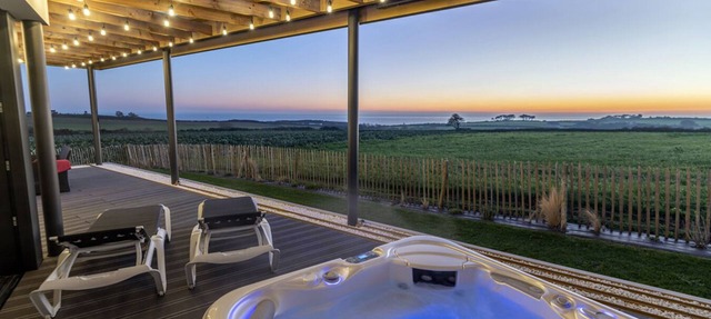 Villa with private Jacuzzi, relaxing wellness weekends and holidays, seaside
