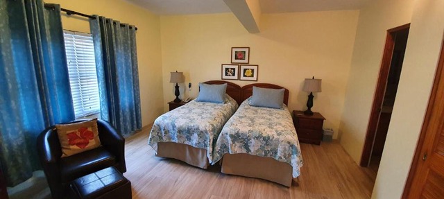 Wade's Garden Inn