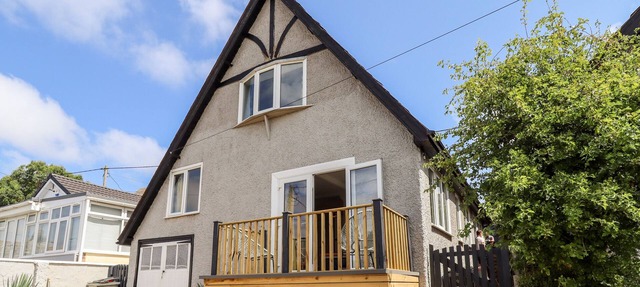 WESTCOTT, pet friendly, with open fire in Chapel St Leonards
