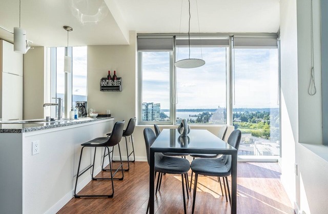 Luxurious 2BR DT Bellevue | City Views, Gym, Pool