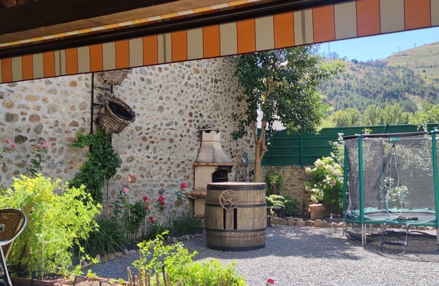 "A CASONA DO BARCO" Casa grande con porche y jardín