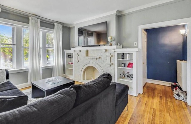 Adorable 1-bedroom building with AC in beautiful Chicago