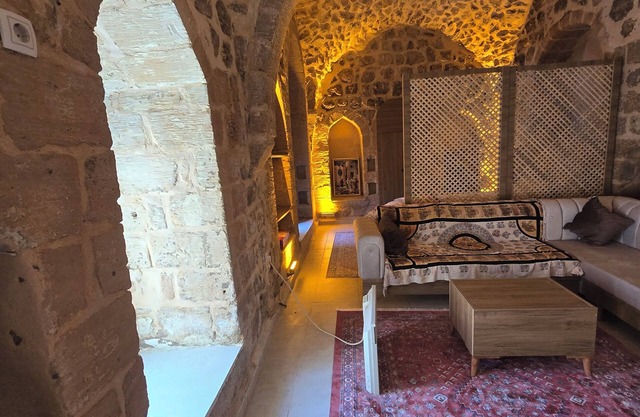 Adorable 1-bedroom stone house in charming Mardin perfect for relaxing stays.
