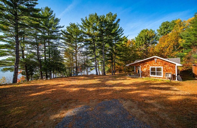 Bear Island Retreat | Peaceful Waterfront Cottage / Entire cottage waterview
