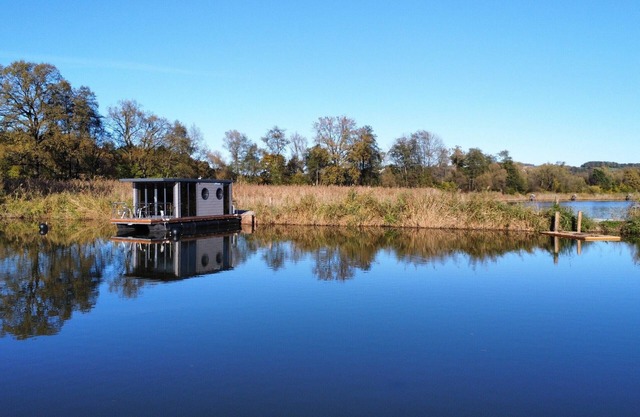 Barco 'Hausboot Eisvogel' con vistas al lago, WLAN y aire acondicionado