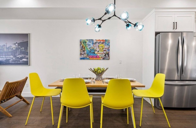 Bright & Bold 4BDRM Modern Retreat