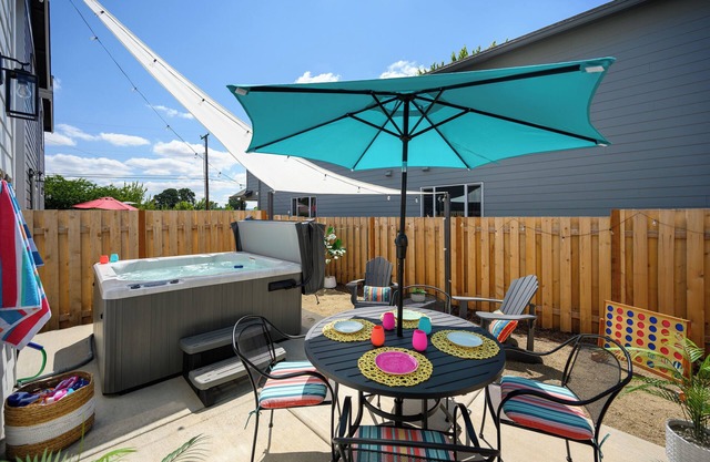 Carlton Townhouse No. 2 Private Hot Tub Dog Friendly 1 BK to Wine-Dining