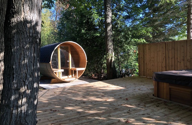 Cottage in Private Community with Hot Tub & Sauna. Perfect for big groups!