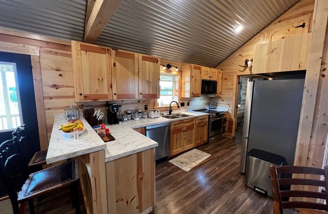 Cozy Cabin & Modern on a 1,000 acre Exotic Wildlife Ranch